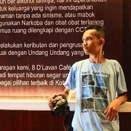 ►belajar seperti air yg mengalir mengingkuti tempat dan angin◄.    R Kas Photograph.  Pin : 2305E9FF