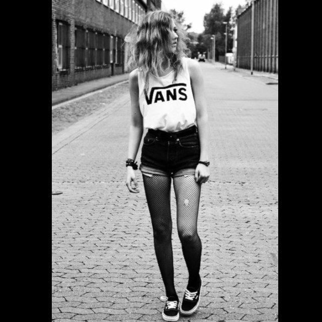 Full time Cheerleader and soccer player~northern raised, southern bound ~TWITTER-SISTER: @realcntrygirl