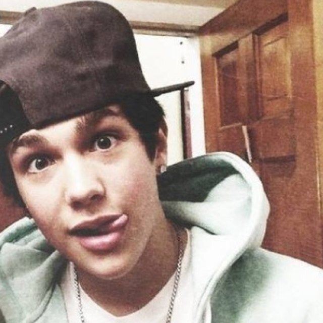 two girls that are obsessed with austin mahone❤ austin carter mahone❤ born:april 4 1996 10:14 a.m.