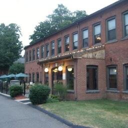 130 year old paper mill restored to its original charm. Unique ambiance for your lunch meeting, dinner date or after work beer with friends in our pub.