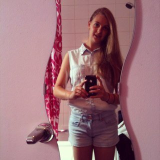 follow me and ill follow you back :)
