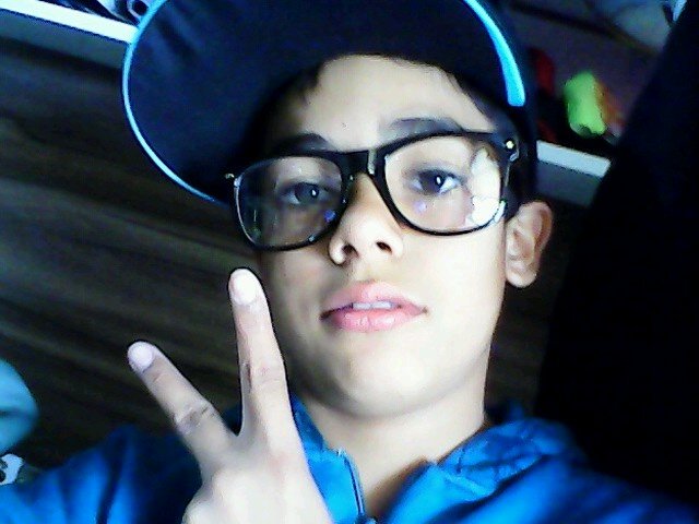 Gosto de qualquer tipo de musica principalmente rock e amo a serie The Walking Dead