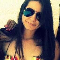Leonina, estudante de Ciências Contábeis, louca por chocolate, flamenguista, simpática e vivo com músicα no ouvido :) !