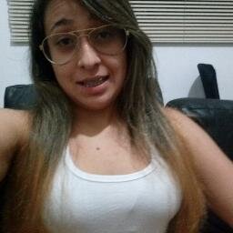 não sei se o mundo é bom
Mas ele está melhor
desde que você chegou
E perguntou:
Tem lugar pra mim?