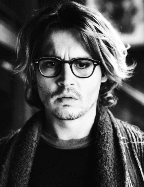 Lindo,  profundo,  inspiração dos meus sonhos,  igual vinho,  quanto mais velho mais gostoso u.u Johnny Depp.