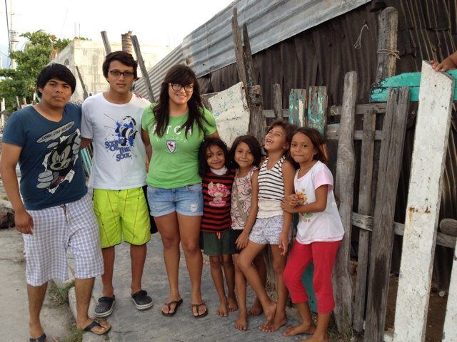 somos 3 Adolescentes, buscando donaciones, juguetes, calzado, ropa, medicinas y despensa, para los municipios con extrema pobreza en yucatàn, Ayùdemos!!