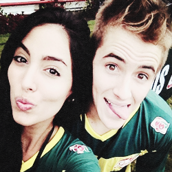 ´´Eu amo sua voz, seu sorriso me alucina e isso surge sem querer...´´ @jadeseba ♥