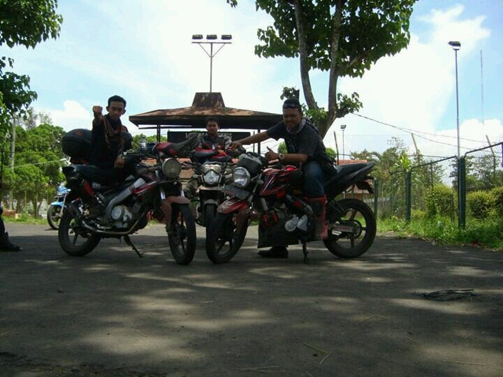 PenarilangiTzar's profile picture. SHS 4 Meadiun | Xi Sains 2 |Just Mention to follback.
VM 014 Vixion Madiun|I love Someone. yes she is @Dyah_syalala 3 :* 
  † Jesus †