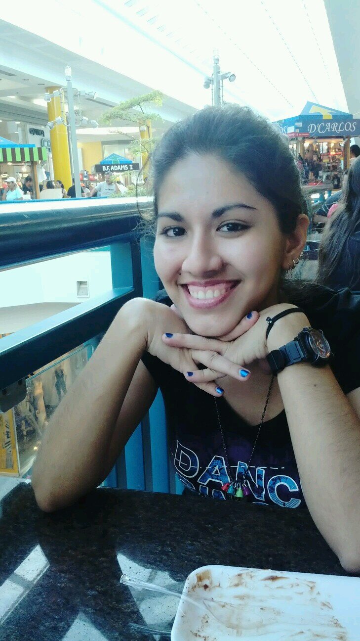 hija, hermana, amiga, lectora empedernida, y a veces, estudiante de ingenieria...