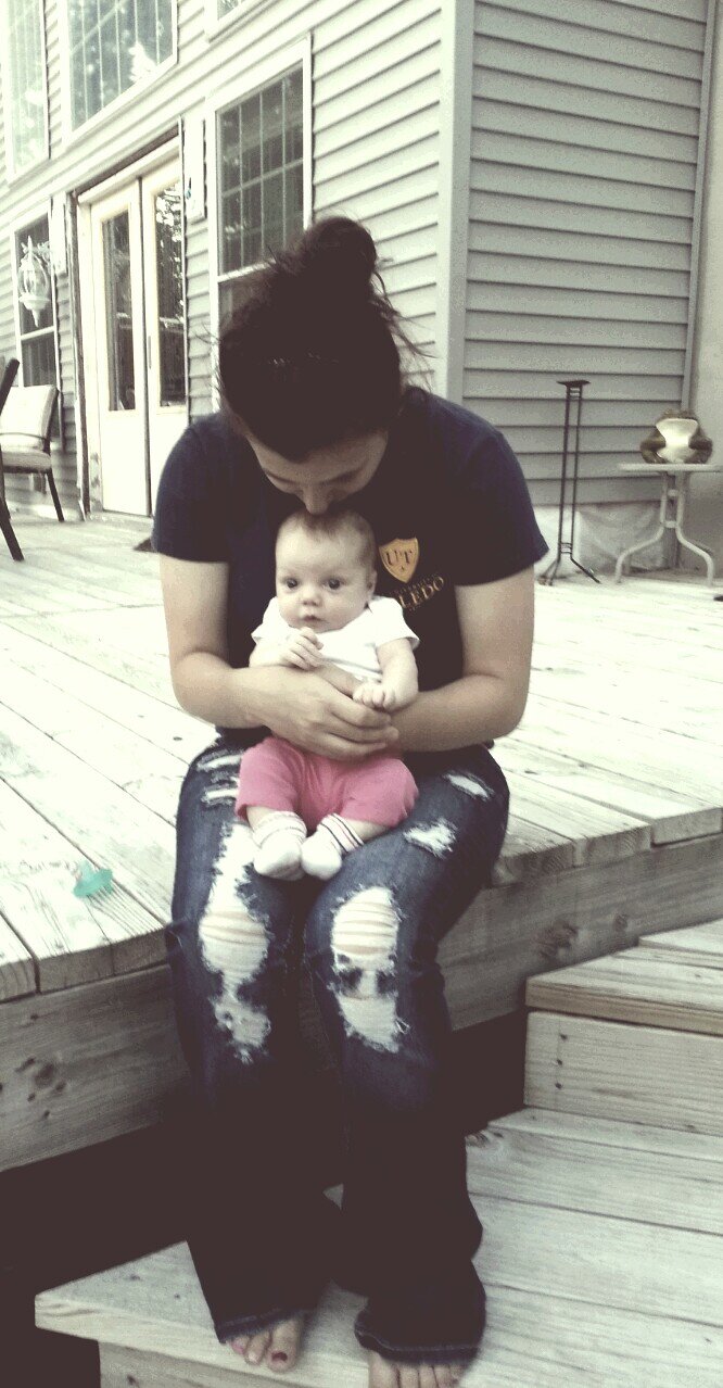 19, a mommy to a beautiful baby girl; Karsynn Nikole Rae Laver♥