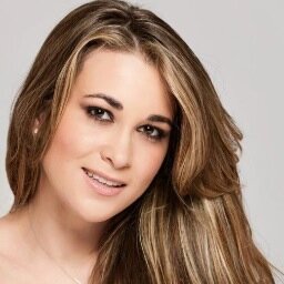 Singer/Actress | Citizen of the world | Dedicated 2 le performing arts.... Love life :-)