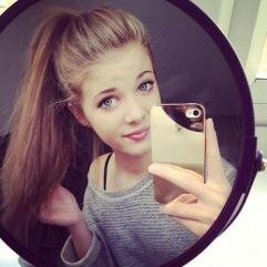 Facebook: Koekjee LY
Instagram: my_pictures_x