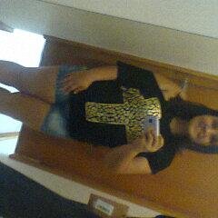 Sou rebelde, alegre,vivo a vida e sou feliz assim!