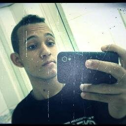 Sou Normal HUE =3Guitarra, Curto Rock =3 e slá.. kkk HEUHEU O.o, Gosto de andar de Skate, desenhar, e tocar E