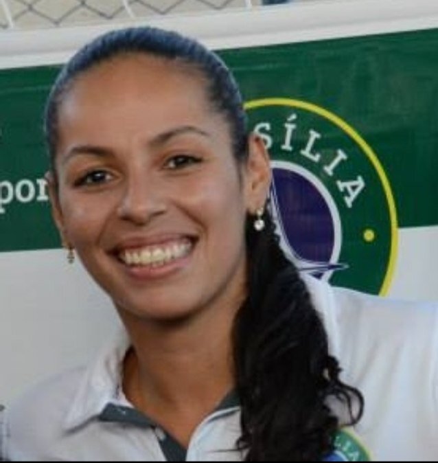 Fã Clube em homenagem a grande jogadora e Bi Campeã de vôlei pela seleção brasileira e atual Brasília Vôlei,oficializado pela própria @PaulaPequenoPP4.
