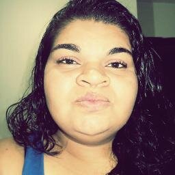 Chata,ignorante, lesa, abestalhada, flamenguista, paraibana, chocolate, familia e amiigos e o mais importante FELIZ.