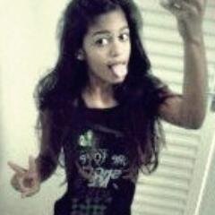 Posso estar no pior dia da minha vida, mesmo assim vou fazer de tudo para ver você sorrindo.segue Sdv *-*