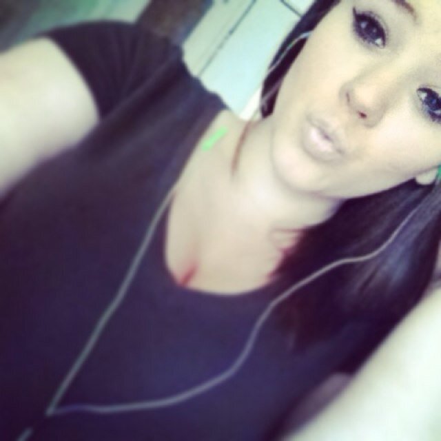 Im ashley Im single /3 Im haveing a baby its a boy 3 im 34 weeks Im from grand prairie texas 3 I have a ig go follow me Ashleyortega00 i follow back too.