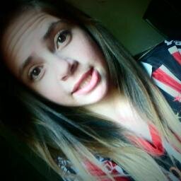 Facebook:https://t.co/WTjnKXdEqX / Ask :http://t.co/YLKOE5ucWJ , 16 anos , geminiana , meiga boba bjs *-*