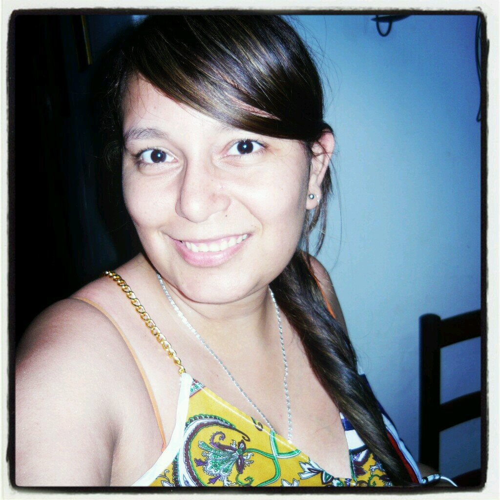 Ing.de sistemas, Madre, Romántica y Apasionada. Siempre pienso lo q digo, pero casi nunca digo lo q pienso. Aunque nada es perfecto... Amo mi Vida! 💖 M&M - S&F