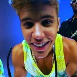 follows me justinn :3