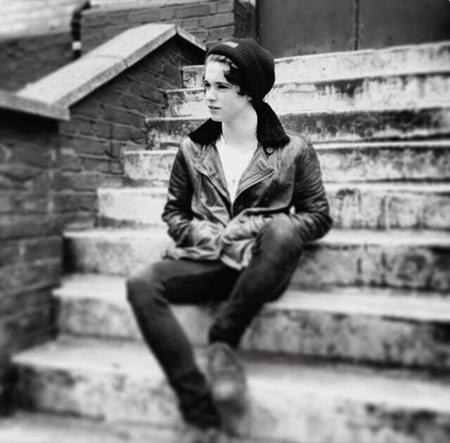Dont know my password to this acc. Follow my acc @laurenwoods_x