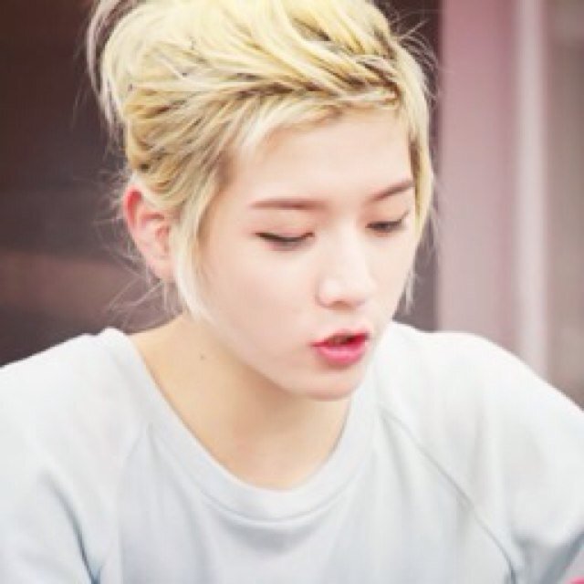 m a k n a e. - m o o d m a k e r. / 9 5 l i n e; { with u, 22.9.13 } ที่มองว่าผมหยิ่ง ที่จริงน่ะผมอาย :/ #ฟอลแบคบอท