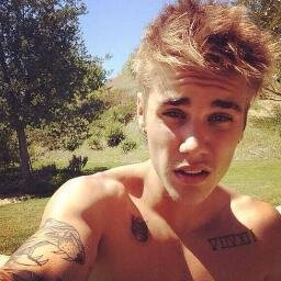 Keep loving and voting @justinbieber he's our idol #lollydance