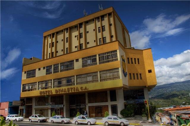 Ubicados en San Cristóbal -Táchira más que una infraestructura diseñada para su descanso y confort somos una empresa dedicada a prestar un servicio de categoría
