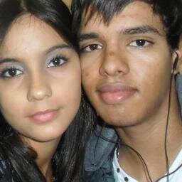 Menina sonhadora,em busca do que quer,sonha alto.Por mais dificies que seja seus sonhos ela nao desiste.Sou meiga,delicada mas nao pise no meu calo....
