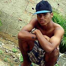 Oh novinha tu pode ser bonitinha, oh novinha tu pode ser bonitinha mas a carne do momento é friboi e não galinha ♪