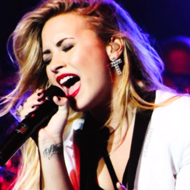 DON'T FOLLOW ME! FOLLOW @dutchielovatic :) She follows back! Xxxx