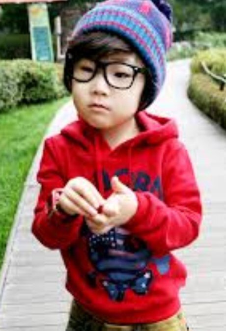 We tweet photo's and you RT IF YOU LIKE
