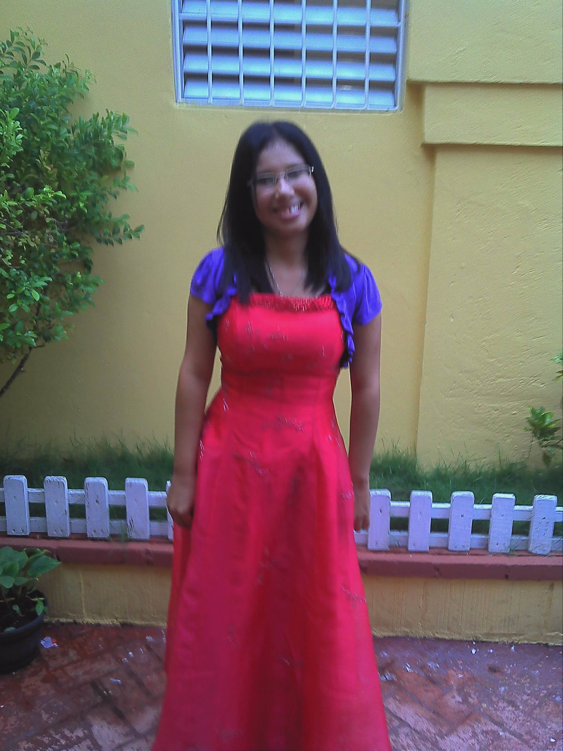 soy solo yo.natural sin maquillaje muy sincera y orgullosa de quien soy.me gusta estar en compañia de buenos amigos y de mi familia.