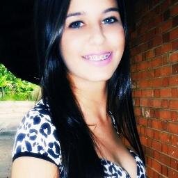 Basta um sorriso e o dia vence a noite, a vida vence a morte, a Fé vence a dor é só você acreditar . !