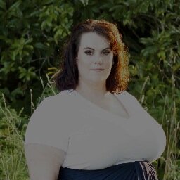 SimplyElizaB's profile picture. Editor in Chief of {grace} Magazine | Founder of Creme de la Curves
