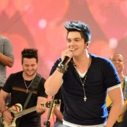eu sou uma menina muito gentil e sou muito timida e sou muito fragil so fã numero 1 do luan santana meu amor segundo  do munhoz e mariano meus  amores
