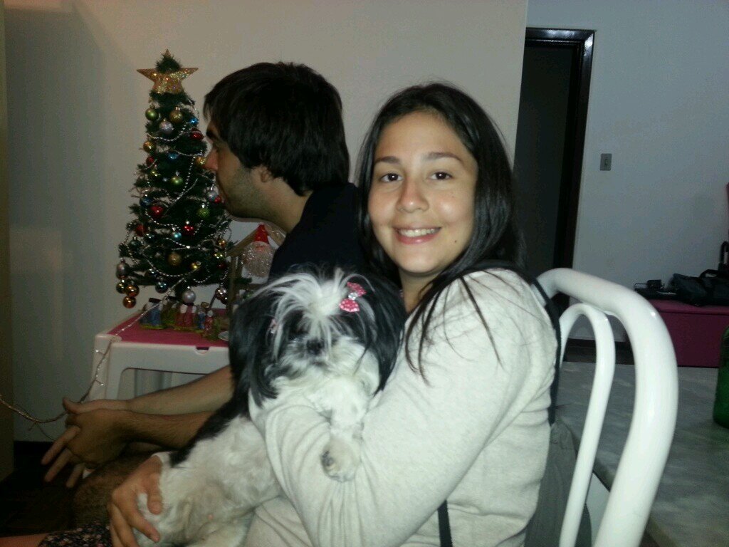 adicta al chocolate y feliz! les amo a mis bebes perrunos y al humanito tb 💜💙☺