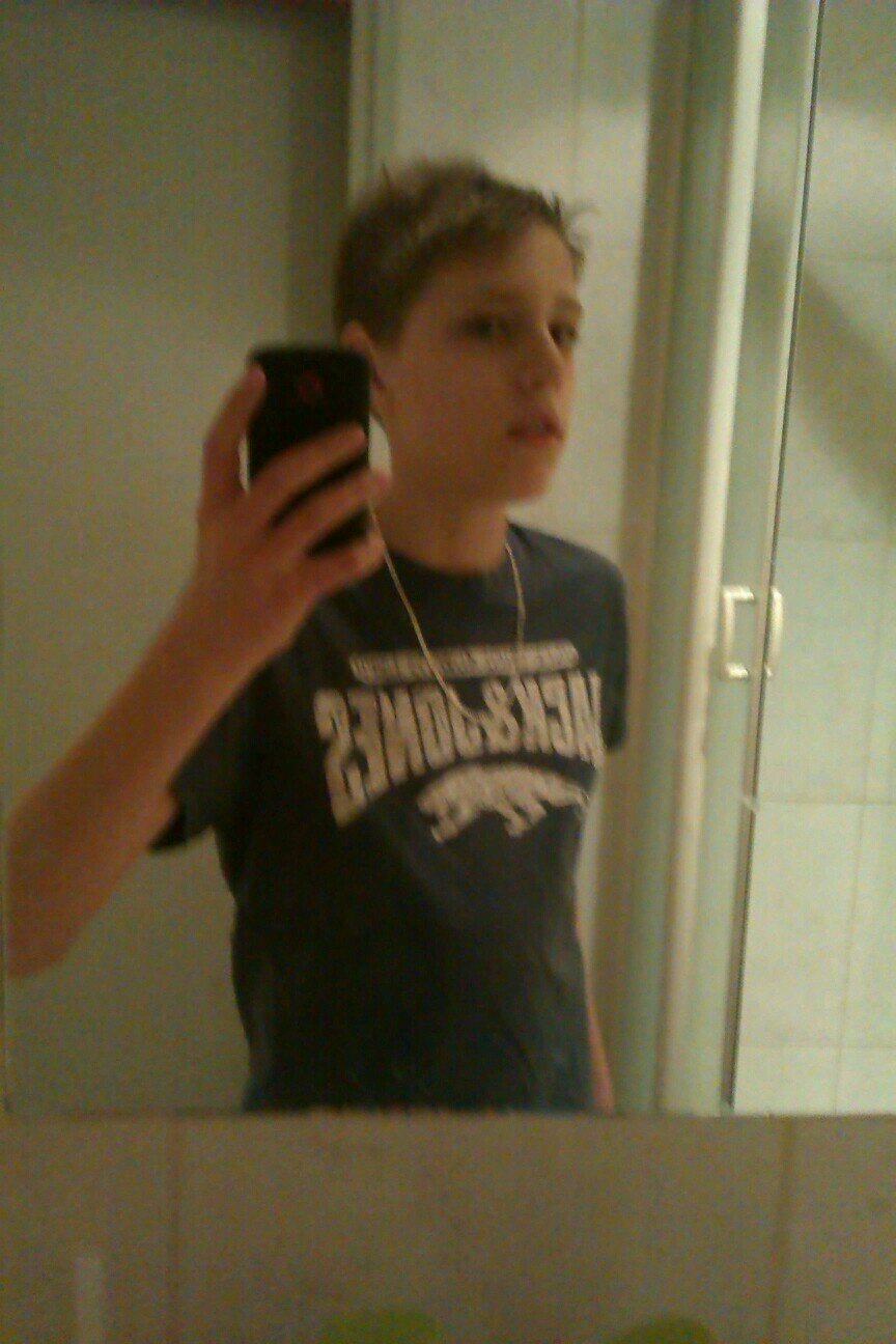 ik houdt van voetballen met vrienden en voetbal kijken.
woon in Ede. YouTube kanaal BDMGaming