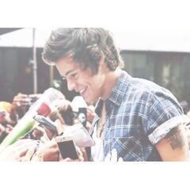 Psblyyhim's profile picture. broken