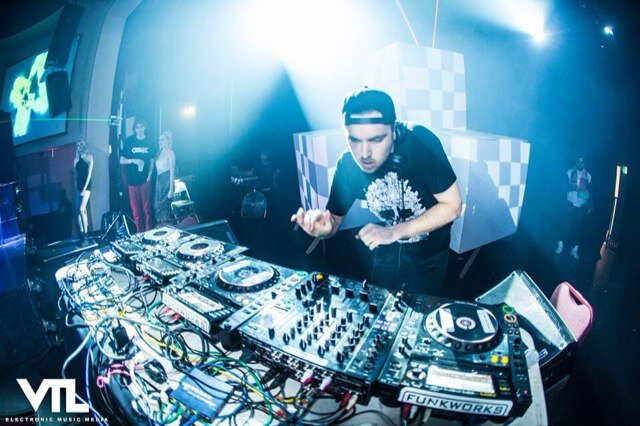 Founder and CEO of Framed Entertainment @framedeventedm. I run a LA based EDM experience and produce innovative underground events!