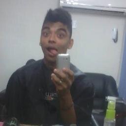 Se for me abandonar quando eu começar a me apegar, é melhor nem se aproximar.Tudo se resume em querer, correr atrás e fazer acontecer !