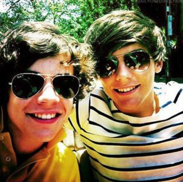 Hiiii i'm harry....taken by my handsome boyfriend @Tomilson_Bear he's mine only mine..
