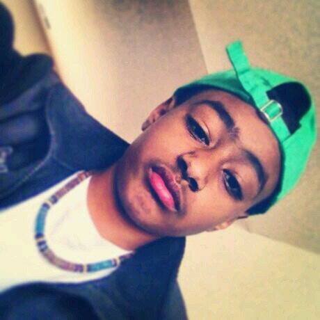 I be ballin like spalding, Follow a nigga tho