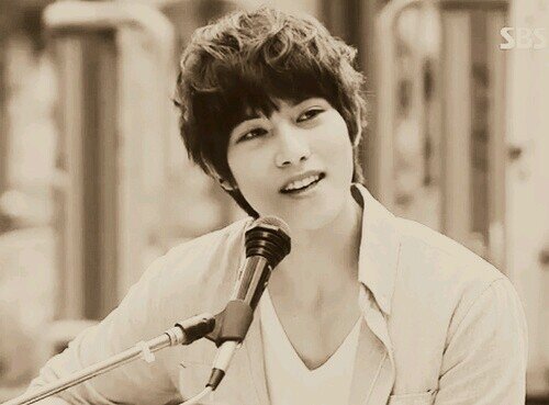 {Verified} CN Blue Lee Jonghyun from @IntelRPs . Fan talk available! Nice to meet you all! :)