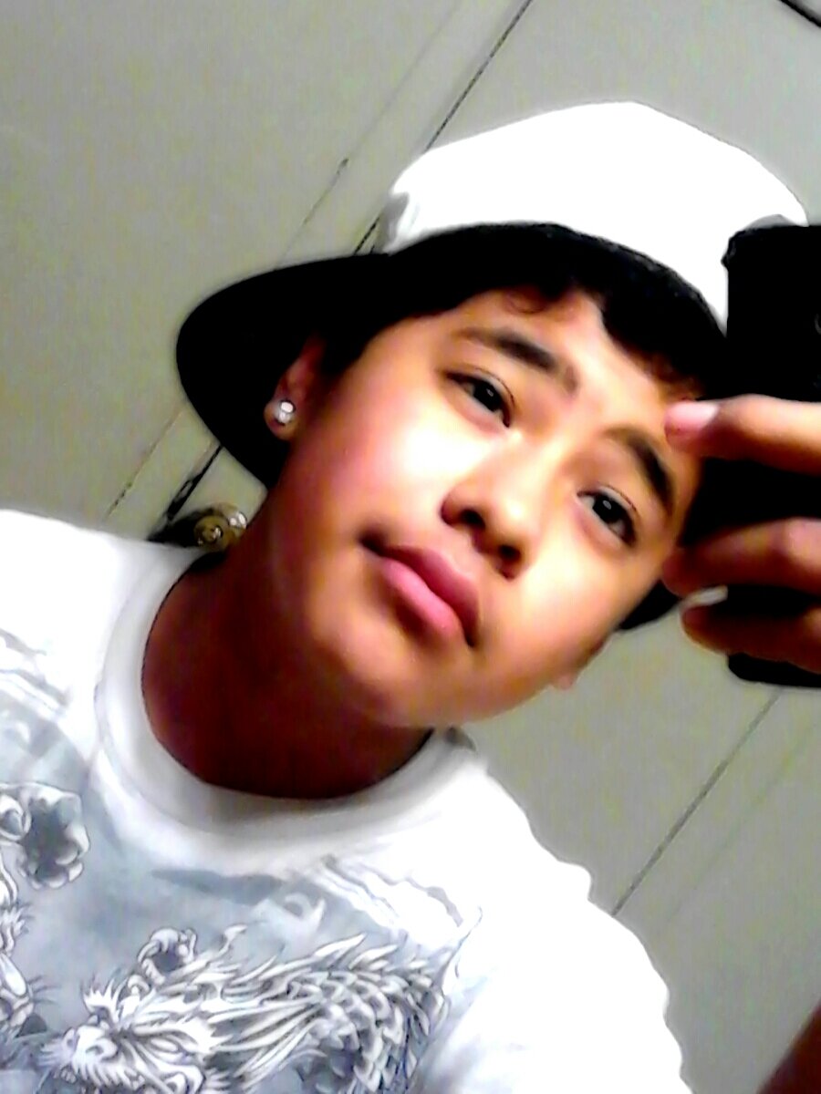 Aye follow me and ill follow back add me on facebook: Chris Hernandez and follow me on instagram: kidd_keef_24.