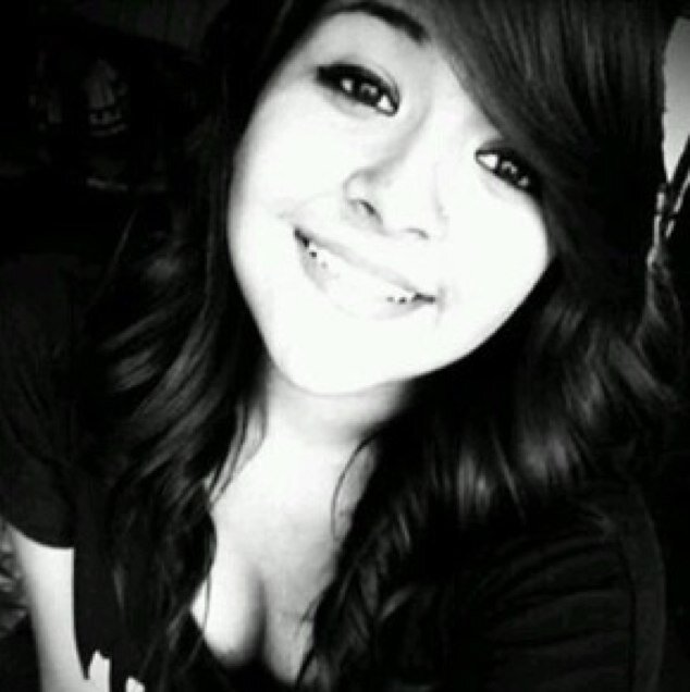 its just me Elizabeth :) |RHS;sophmore| single :/| wacky c;