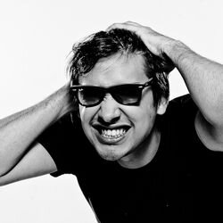 House & Techno Dj / Producer - Worldwide Booking br@microbookings.com Press: mica@microbookings.com