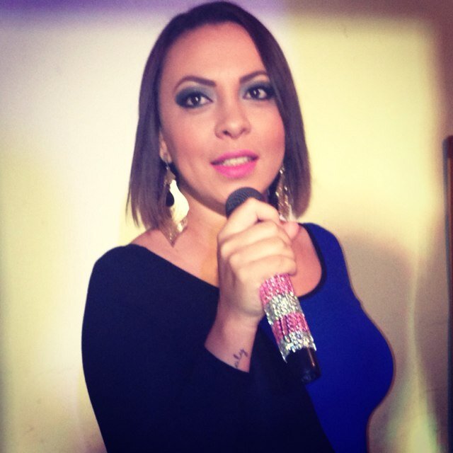 Twitter oficial da cantora Laninha Show,atualizado pela mesma. sou uma mãe realizada a minha familia é bençao do senhor.