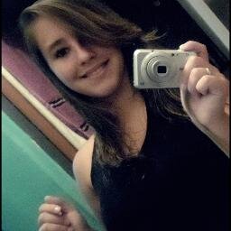 u que vivo com α cαbeçα nα luα, com músicα no ouvido e corαção nα bocα :)
eu sou meninα e mulher, eu sei muito bem o que quero .
sorrio bonito  :)